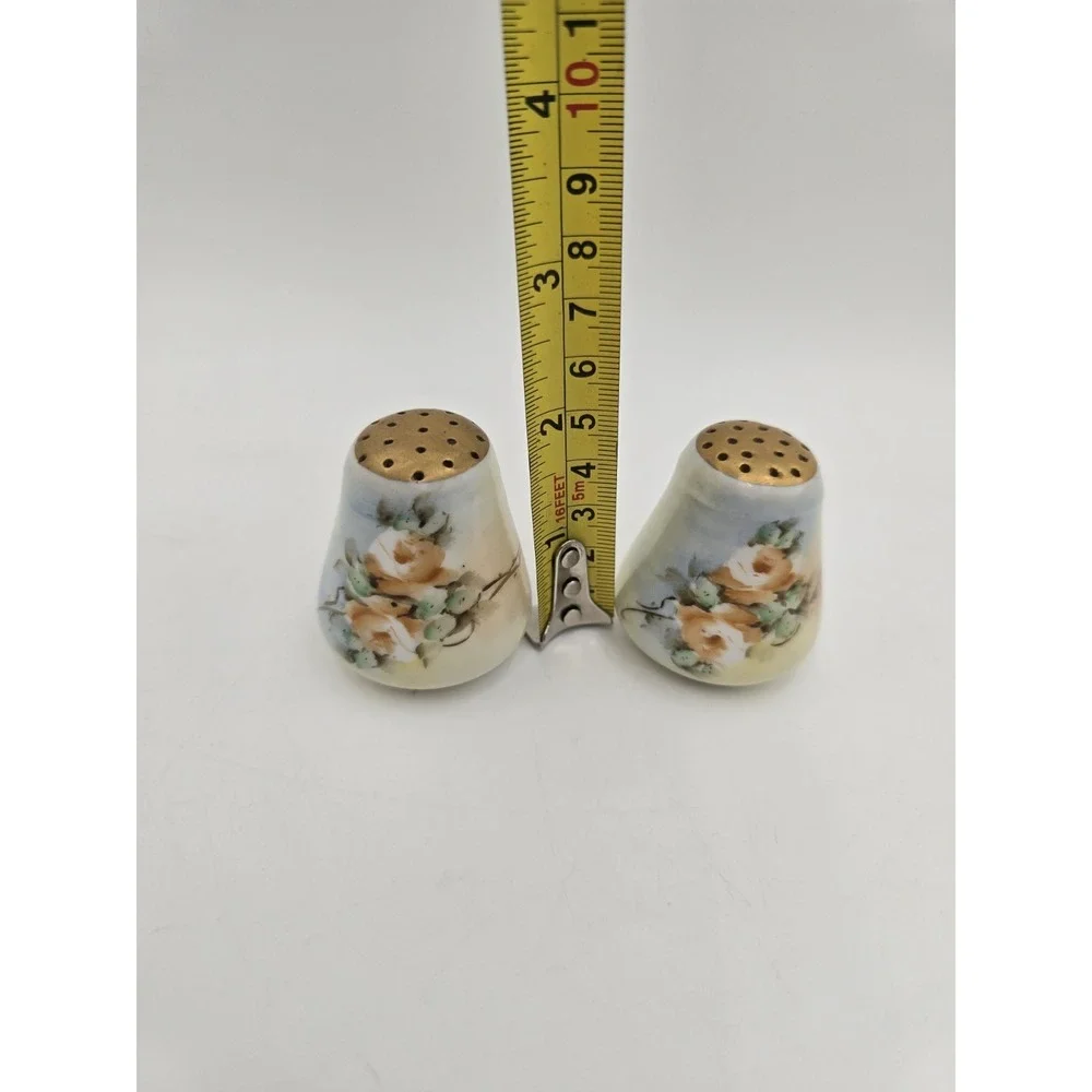 The Unbranded Brand vintage porcelain